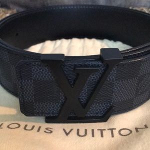 LIKE NEW! Louis Vuitton Black/Grey Belt.